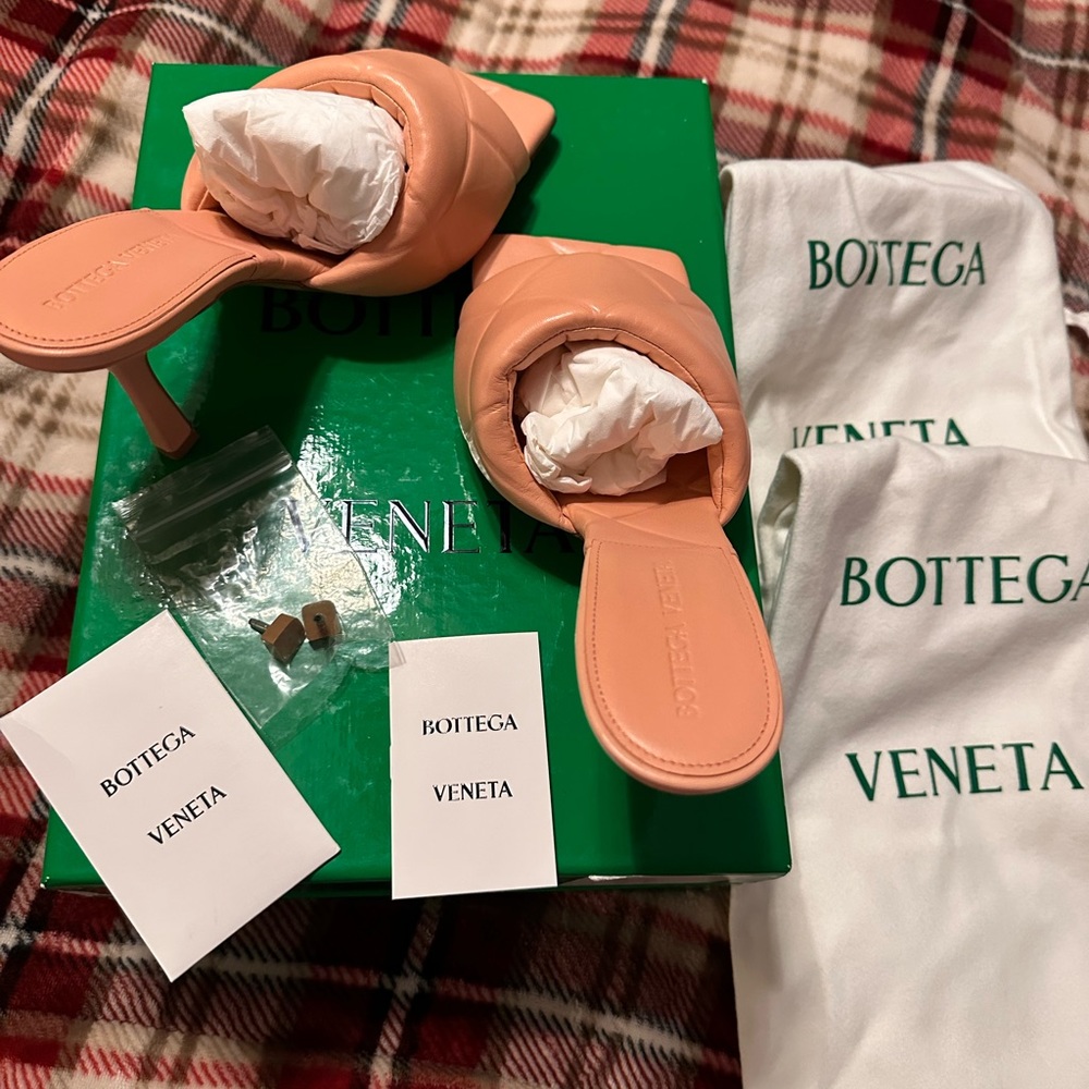 Bottega Veneta Lido slides